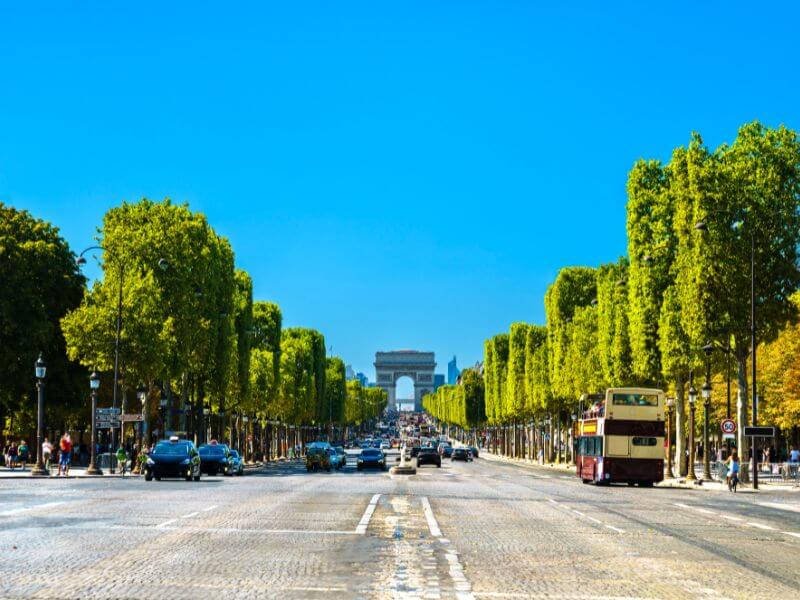 Avenue des Champs-Élysées in Paris