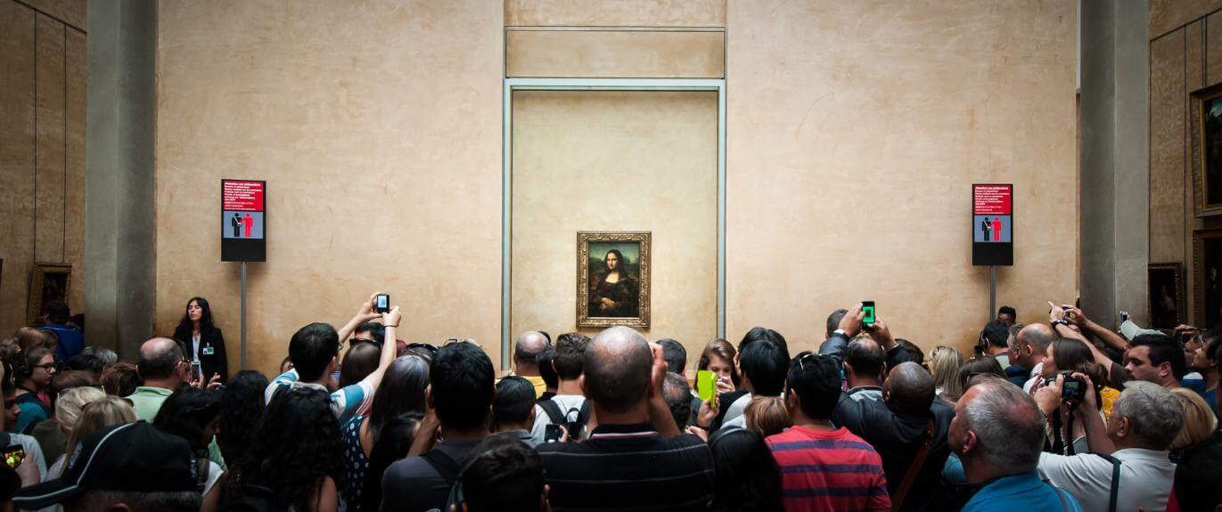 Louvre Besucher vor Mona Lisa