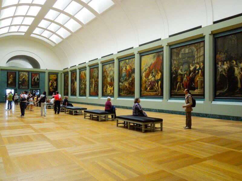 Louvre Museum in Paris entdecken