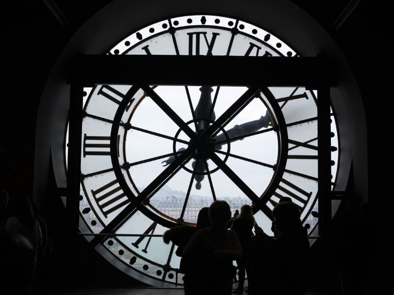 Riesige Uhr im Musée d'Orsay