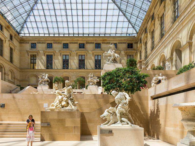 Skulpturenhalle im Museum Louvre Paris