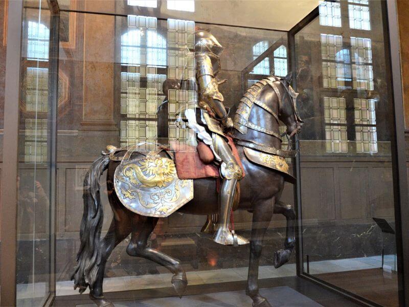 Ritter auf Pferd Militärmuseum Paris
