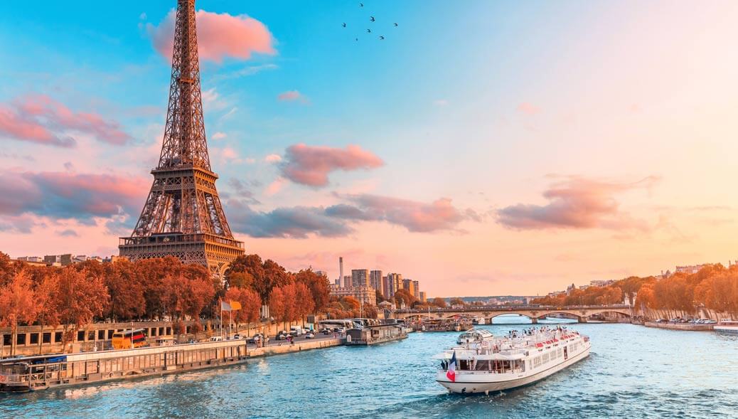 Seine-Bootsfahrt-Paris-bei-Tag