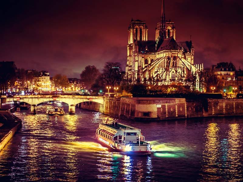 Seine-Bootsfahrt-am-Abend-oder-bei-Nacht